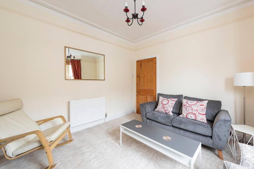 Spacious House - 2 Double Rooms - Street Parking - Garden Bath Dış mekan fotoğraf